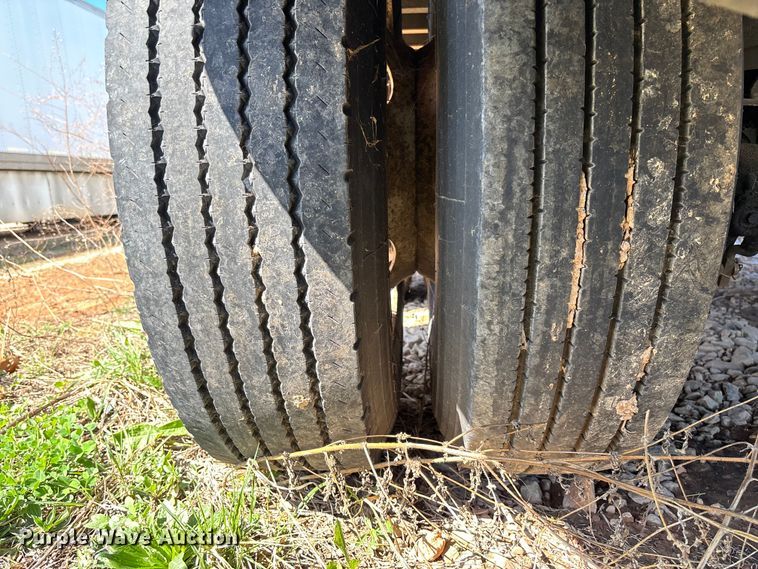 image for item FB3248 2006 Utility VS2DC dry van trailer