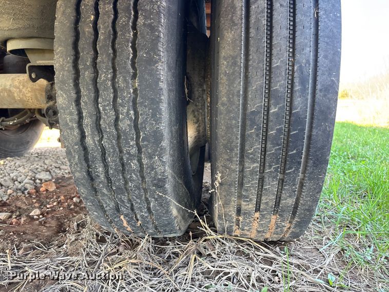 image for item FB3248 2006 Utility VS2DC dry van trailer