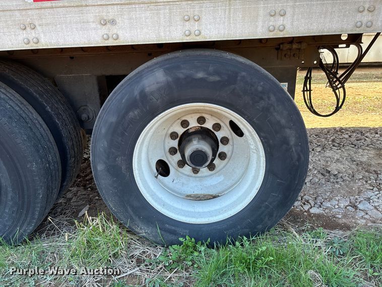 image for item FB3248 2006 Utility VS2DC dry van trailer