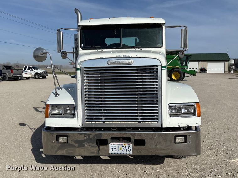 image for item FB3260 1999 Freightliner FLD120 semi truck