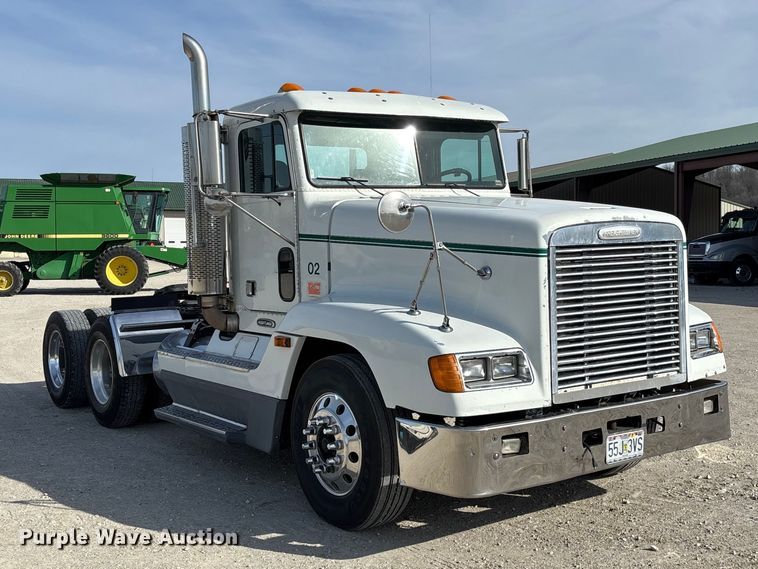 image for item FB3260 1999 Freightliner FLD120 semi truck