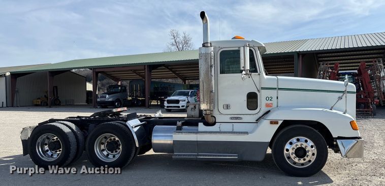 image for item FB3260 1999 Freightliner FLD120 semi truck