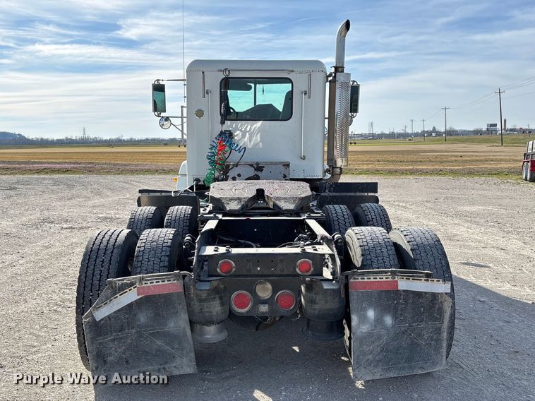 image for item FB3260 1999 Freightliner FLD120 semi truck