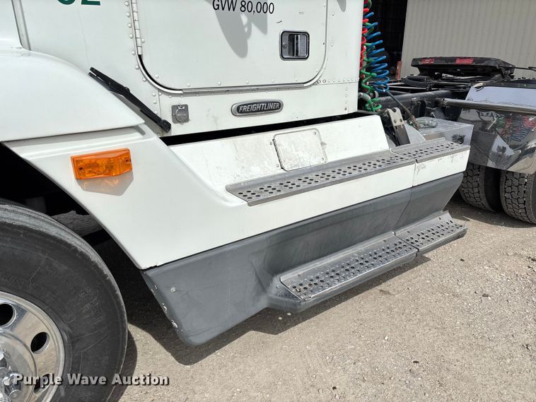 image for item FB3260 1999 Freightliner FLD120 semi truck