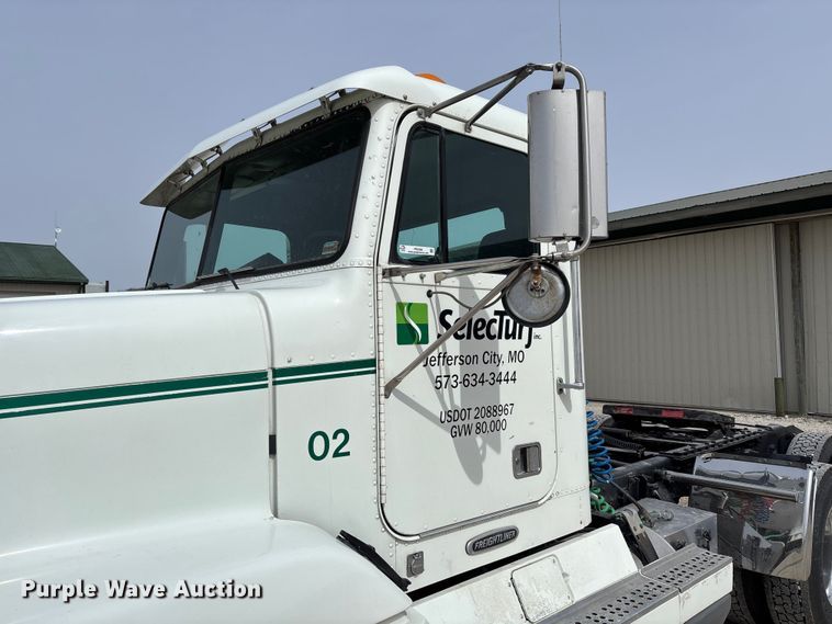 image for item FB3260 1999 Freightliner FLD120 semi truck