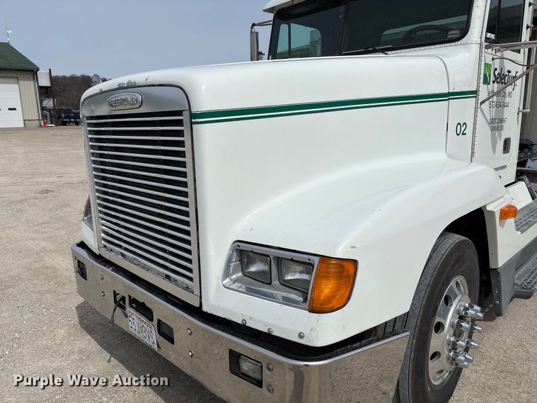 image for item FB3260 1999 Freightliner FLD120 semi truck