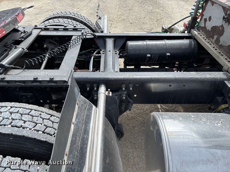 image for item FB3260 1999 Freightliner FLD120 semi truck