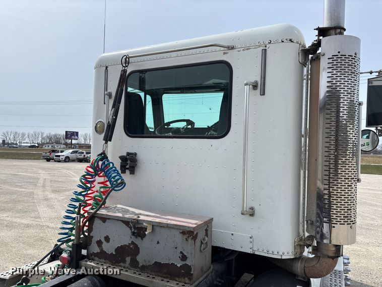 image for item FB3260 1999 Freightliner FLD120 semi truck