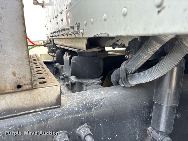 image for item FB3260 1999 Freightliner FLD120 semi truck