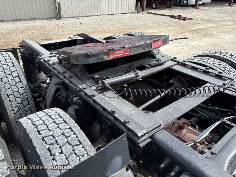 image for item FB3260 1999 Freightliner FLD120 semi truck