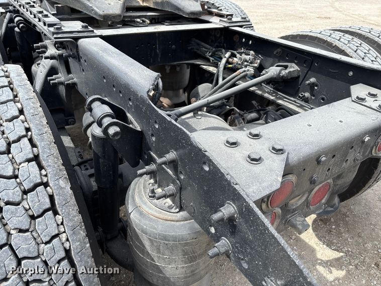 image for item FB3260 1999 Freightliner FLD120 semi truck