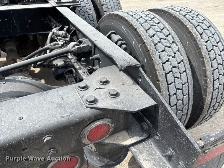 image for item FB3260 1999 Freightliner FLD120 semi truck