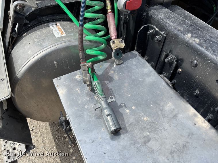 image for item FB3260 1999 Freightliner FLD120 semi truck