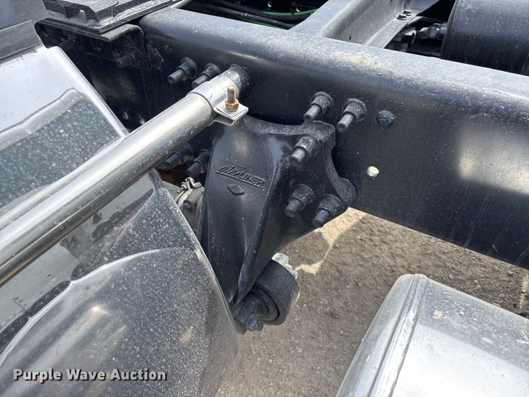 image for item FB3260 1999 Freightliner FLD120 semi truck