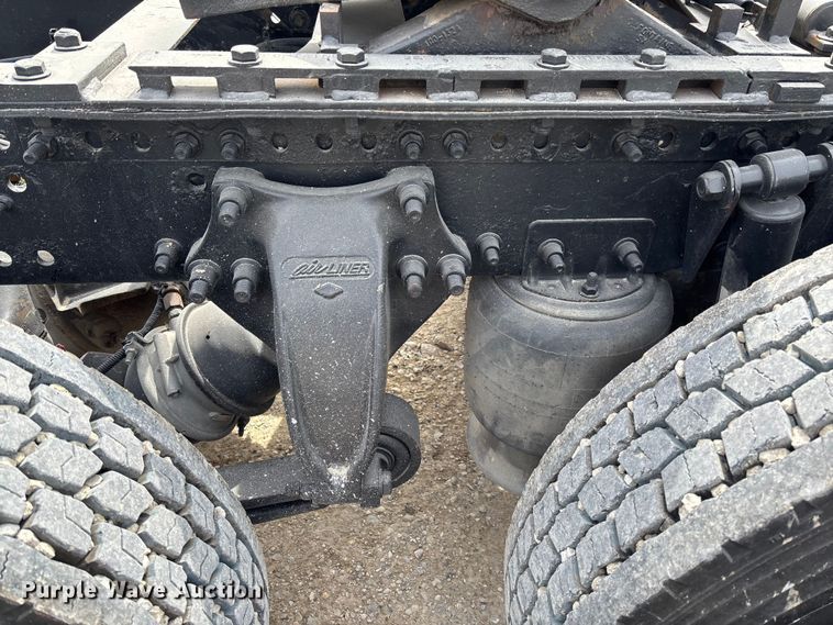 image for item FB3260 1999 Freightliner FLD120 semi truck