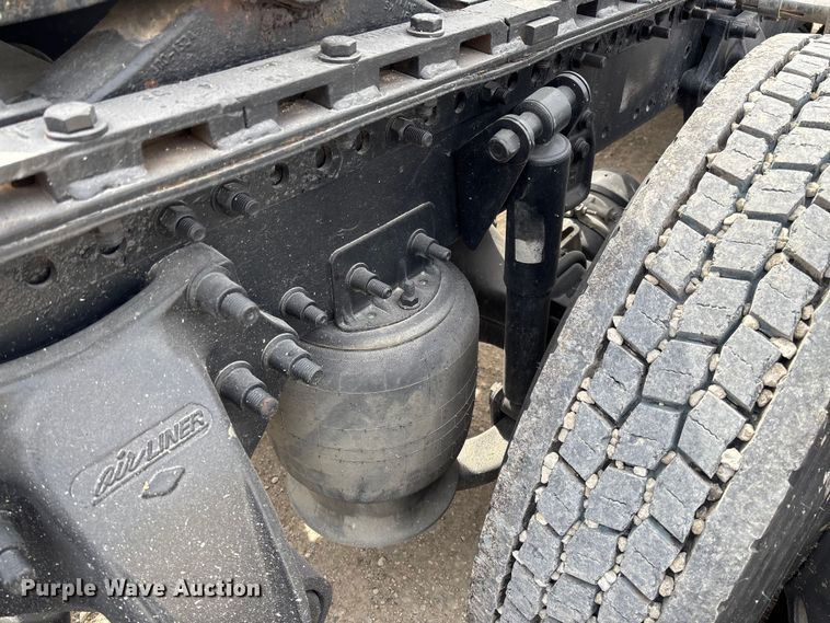 image for item FB3260 1999 Freightliner FLD120 semi truck