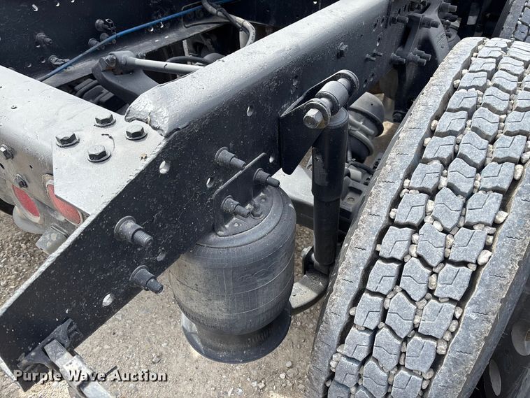 image for item FB3260 1999 Freightliner FLD120 semi truck