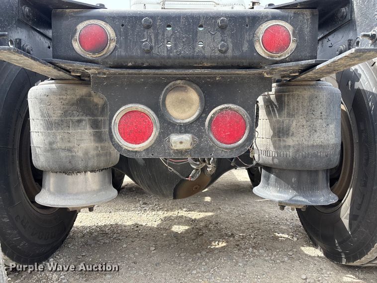 image for item FB3260 1999 Freightliner FLD120 semi truck