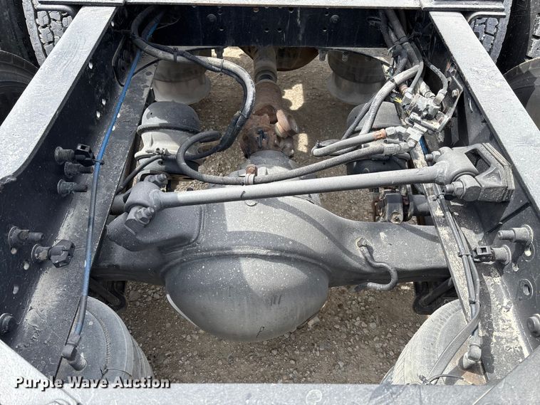 image for item FB3260 1999 Freightliner FLD120 semi truck