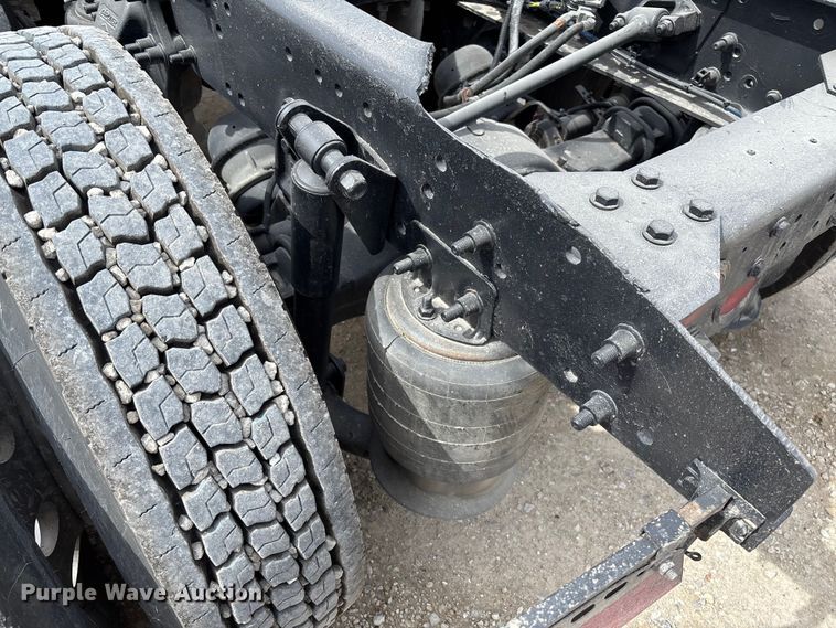 image for item FB3260 1999 Freightliner FLD120 semi truck