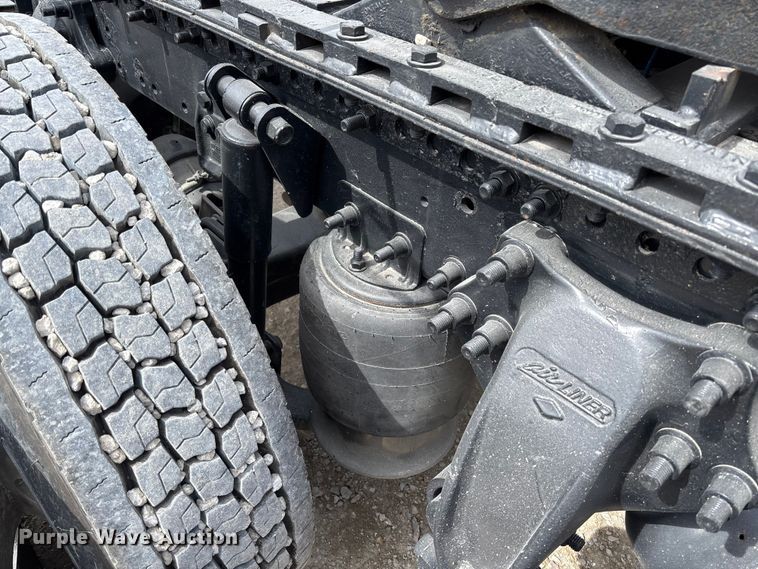 image for item FB3260 1999 Freightliner FLD120 semi truck