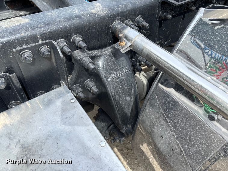 image for item FB3260 1999 Freightliner FLD120 semi truck