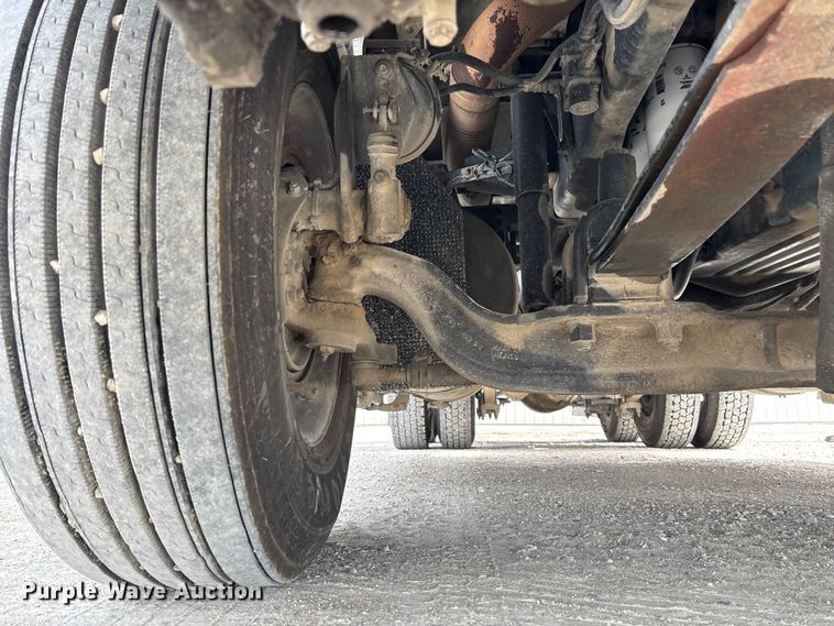 image for item FB3260 1999 Freightliner FLD120 semi truck