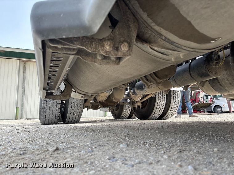 image for item FB3260 1999 Freightliner FLD120 semi truck