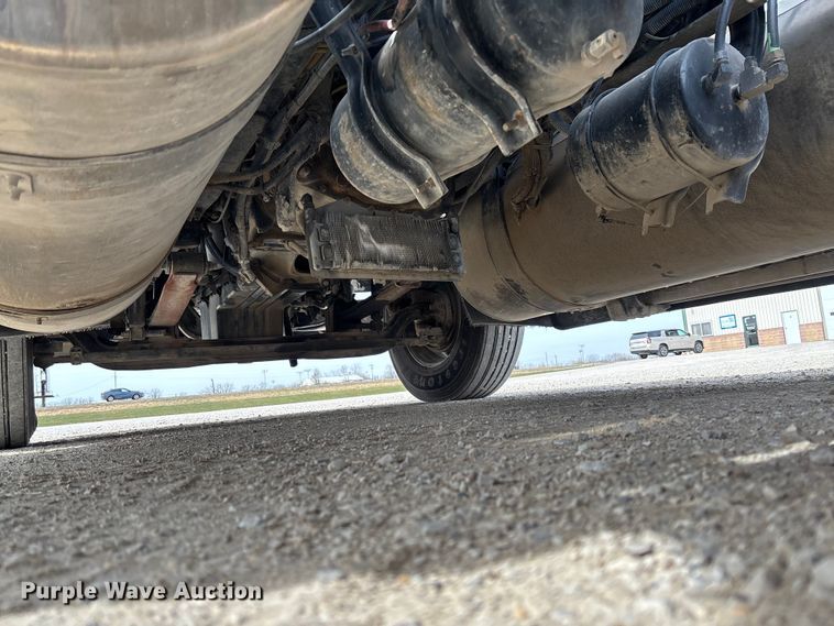 image for item FB3260 1999 Freightliner FLD120 semi truck