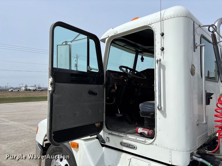 image for item FB3260 1999 Freightliner FLD120 semi truck