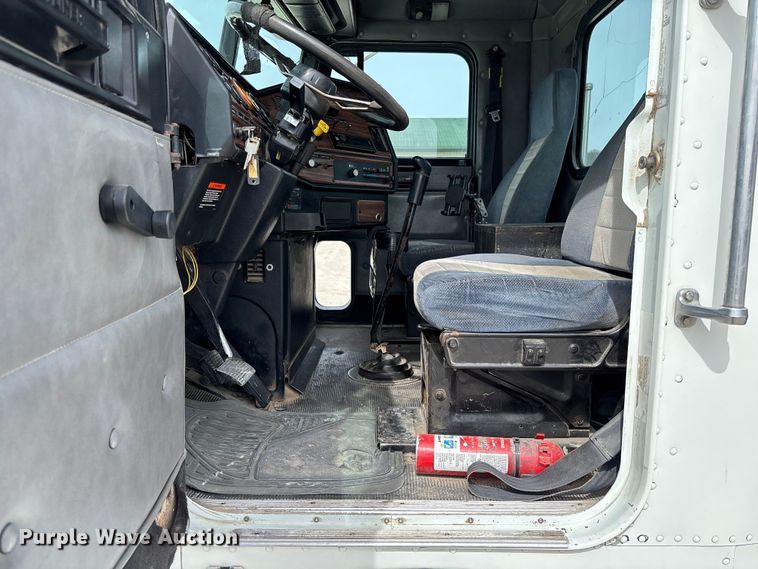 image for item FB3260 1999 Freightliner FLD120 semi truck