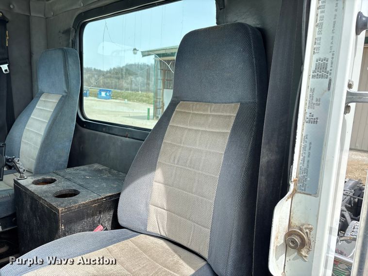 image for item FB3260 1999 Freightliner FLD120 semi truck