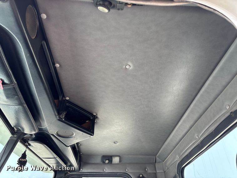 image for item FB3260 1999 Freightliner FLD120 semi truck