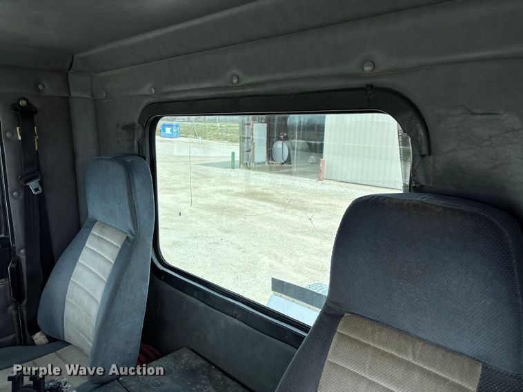 image for item FB3260 1999 Freightliner FLD120 semi truck