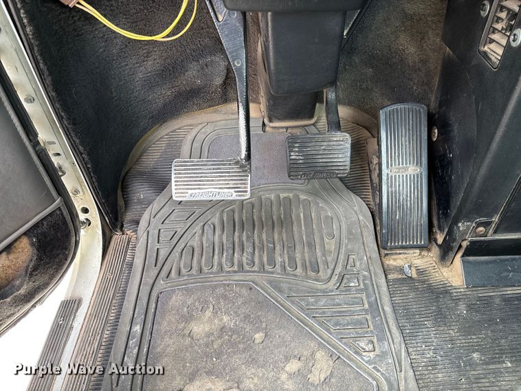 image for item FB3260 1999 Freightliner FLD120 semi truck