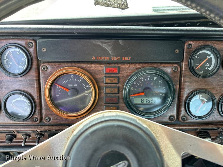 image for item FB3260 1999 Freightliner FLD120 semi truck