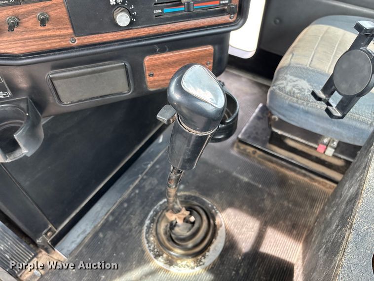 image for item FB3260 1999 Freightliner FLD120 semi truck