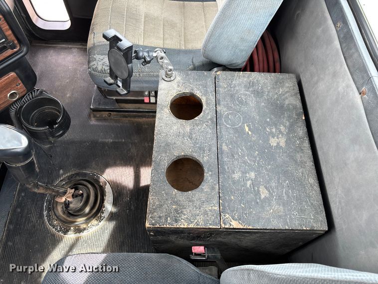 image for item FB3260 1999 Freightliner FLD120 semi truck