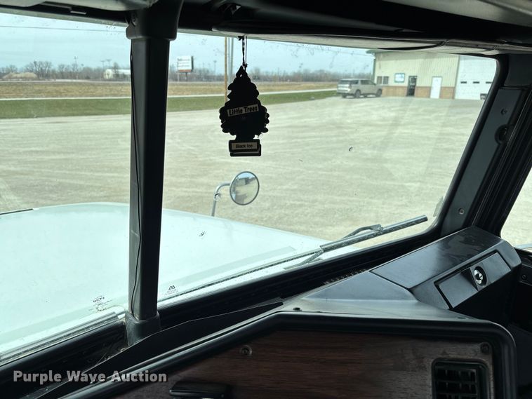 image for item FB3260 1999 Freightliner FLD120 semi truck