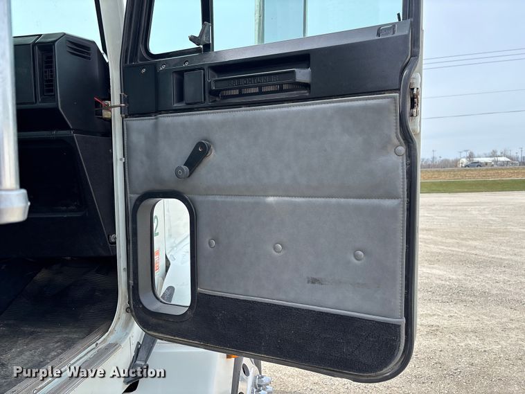 image for item FB3260 1999 Freightliner FLD120 semi truck