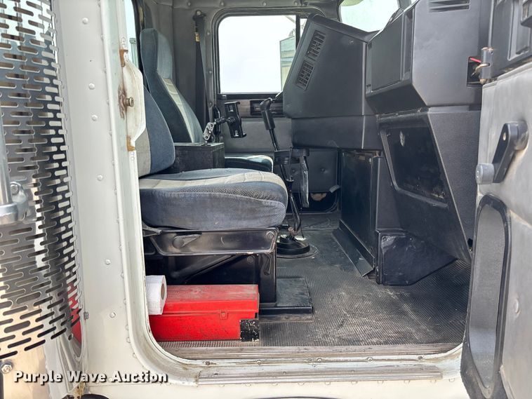 image for item FB3260 1999 Freightliner FLD120 semi truck