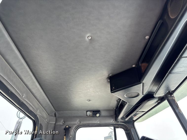 image for item FB3260 1999 Freightliner FLD120 semi truck