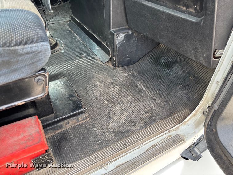 image for item FB3260 1999 Freightliner FLD120 semi truck