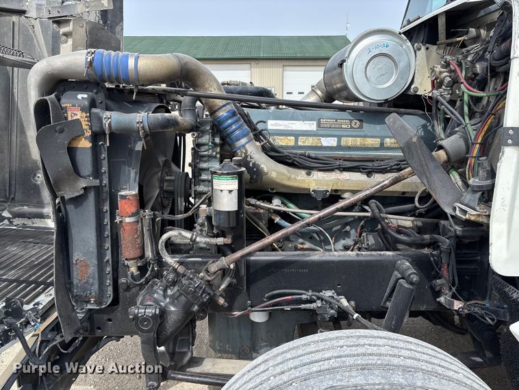 image for item FB3260 1999 Freightliner FLD120 semi truck