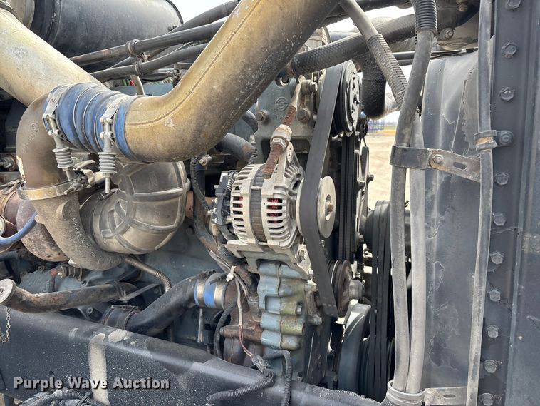 image for item FB3260 1999 Freightliner FLD120 semi truck