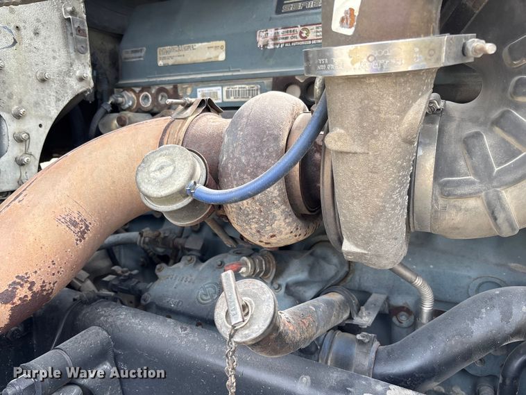 image for item FB3260 1999 Freightliner FLD120 semi truck