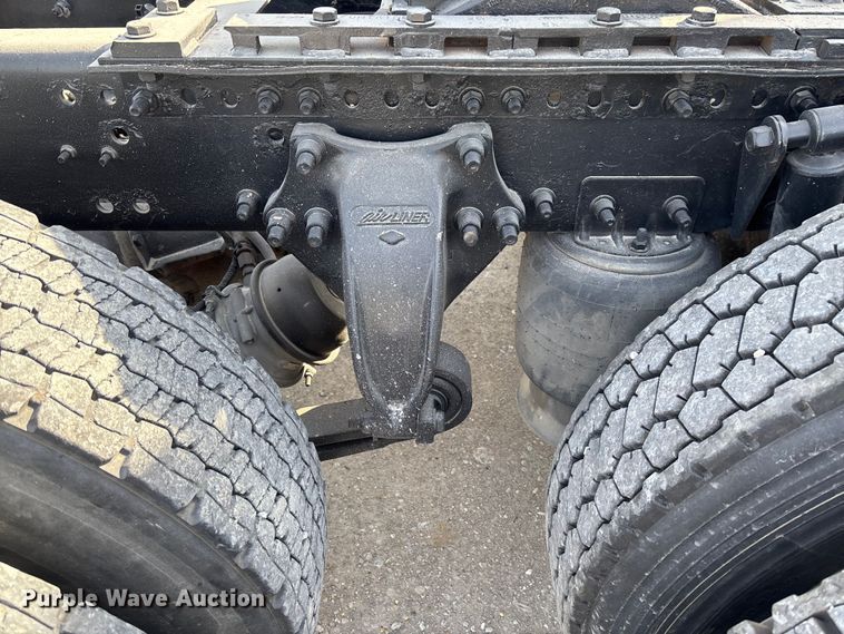 image for item FB3260 1999 Freightliner FLD120 semi truck