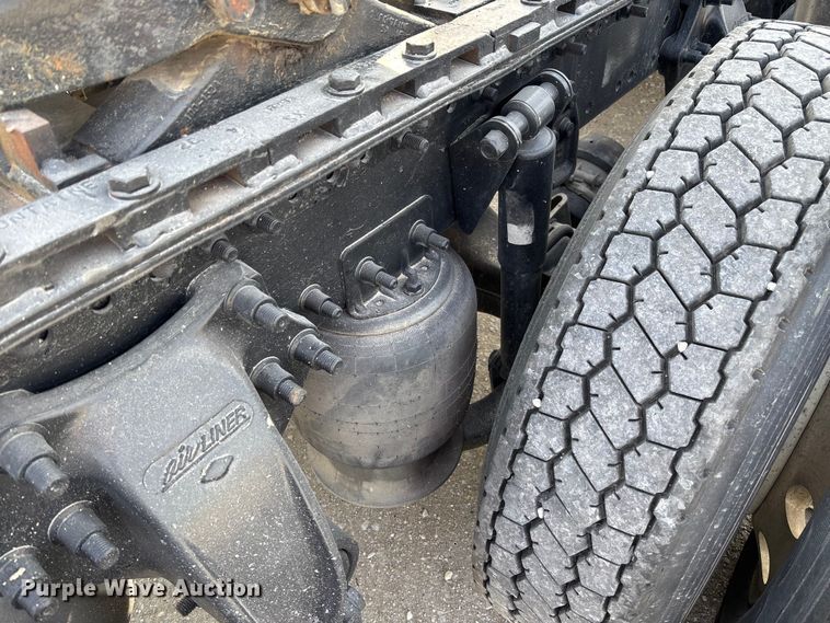 image for item FB3260 1999 Freightliner FLD120 semi truck