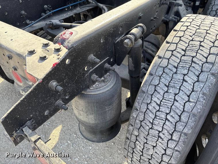 image for item FB3260 1999 Freightliner FLD120 semi truck