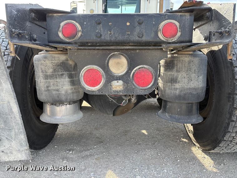 image for item FB3260 1999 Freightliner FLD120 semi truck